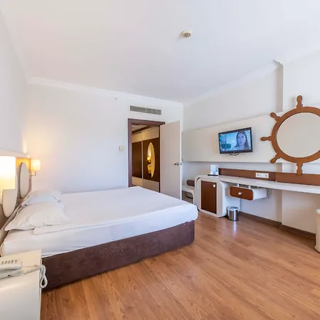 Transatlantik & Szálloda Kemer